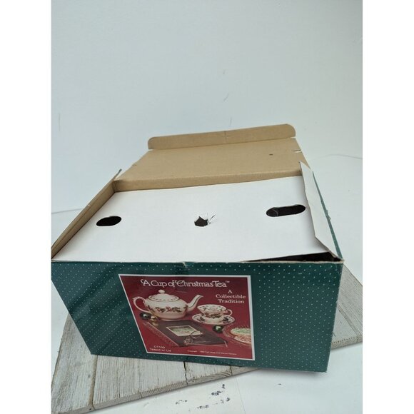 Vintage A Cup of Christmas Tea Full Size Teapot Waldman House Press in Box - Picture 8 of 9
